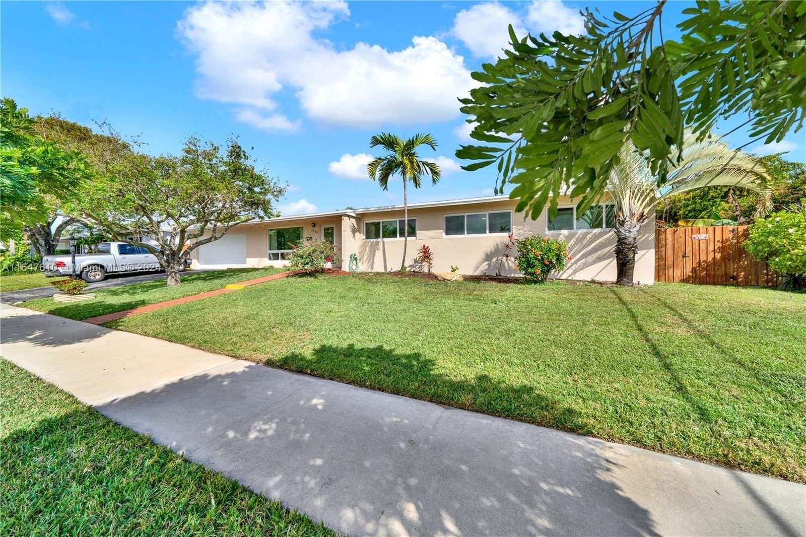 Real estate property located at 9325 181st St, Miami-Dade County, ORCHARD ESTATES, Palmetto Bay, FL