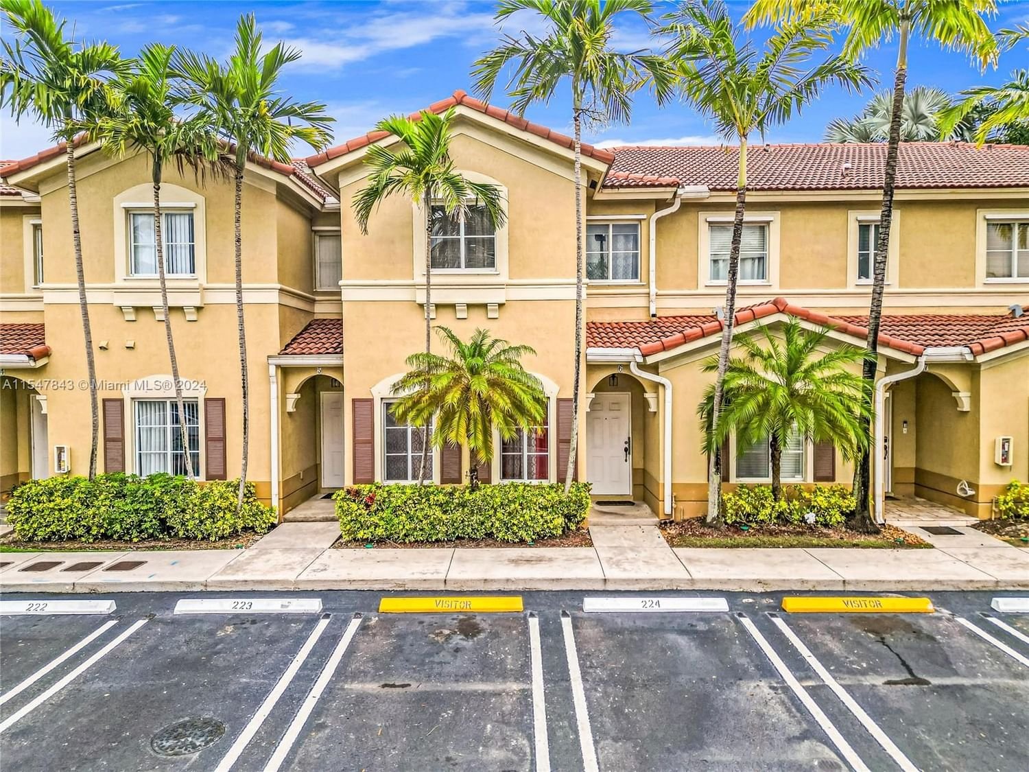 Real estate property located at 8301 107th Ct #6-22, Miami-Dade County, LEEWARD AT ISLANDS AT DOR, Doral, FL