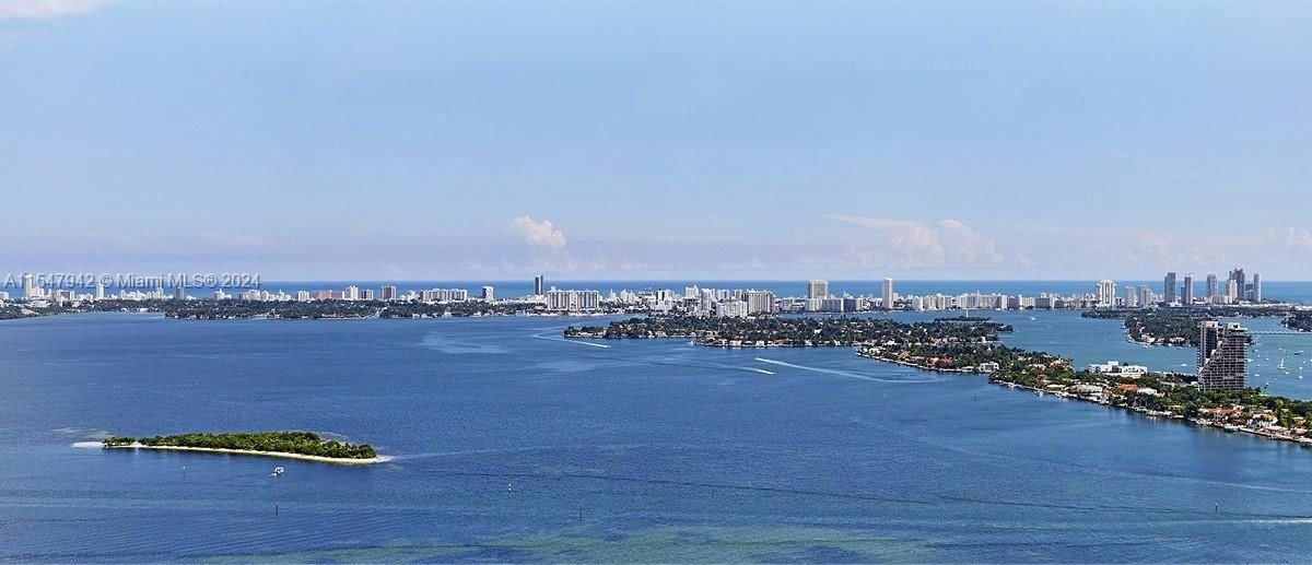 Real estate property located at 2020 Bayshore Dr #3705, Miami-Dade County, PARAMOUNT BAY CONDO, Miami, FL
