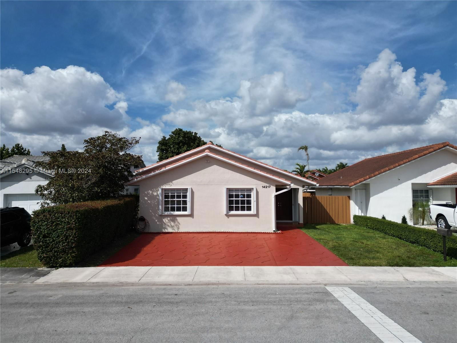 Real estate property located at 14217 48th Ln, Miami-Dade, AMERICAS AT MILLER, Miami, FL