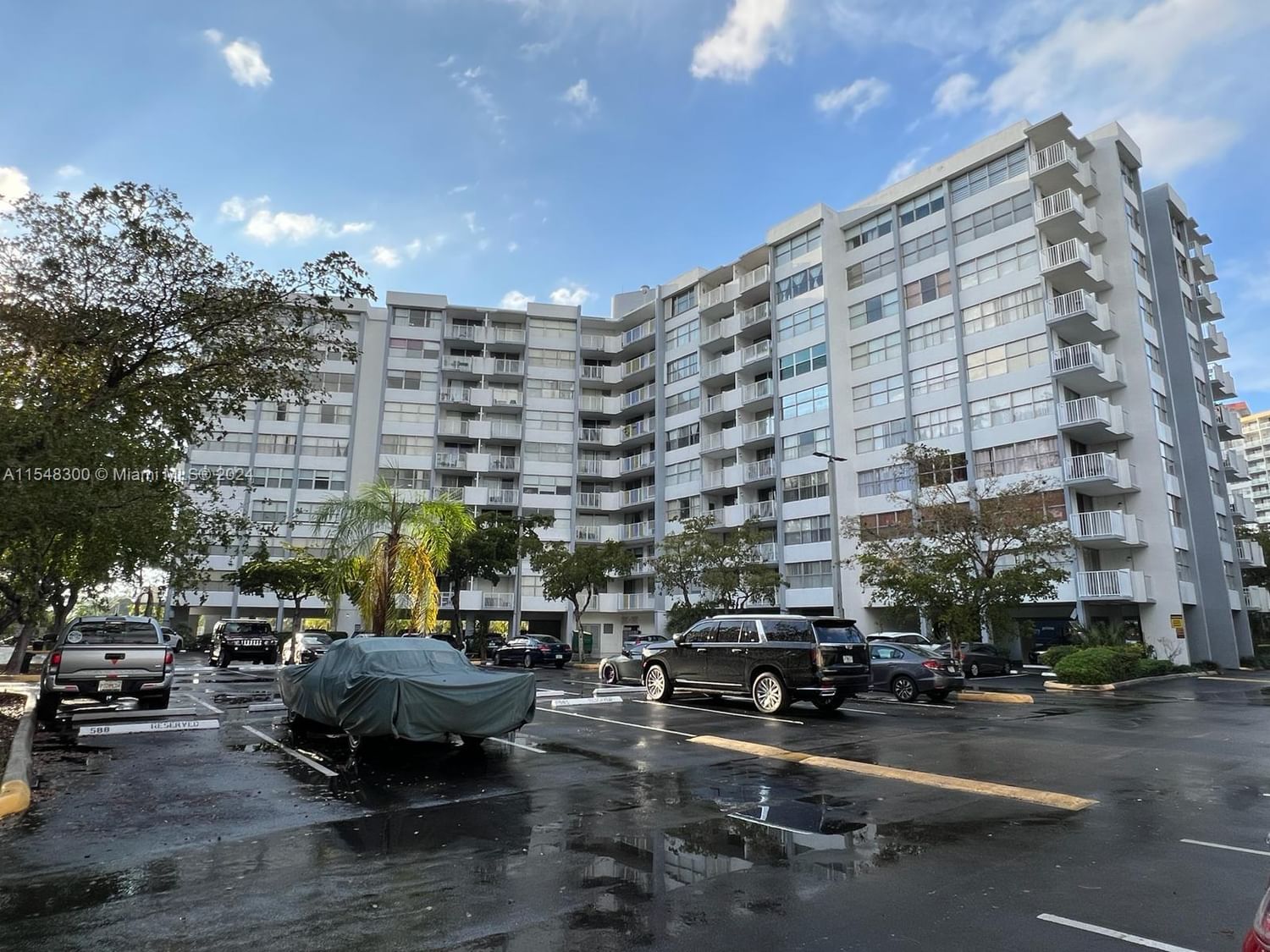 Real estate property located at 1300 Miami Gardens Dr #1018E, Miami-Dade County, WILSHIRE CONDO, Miami, FL