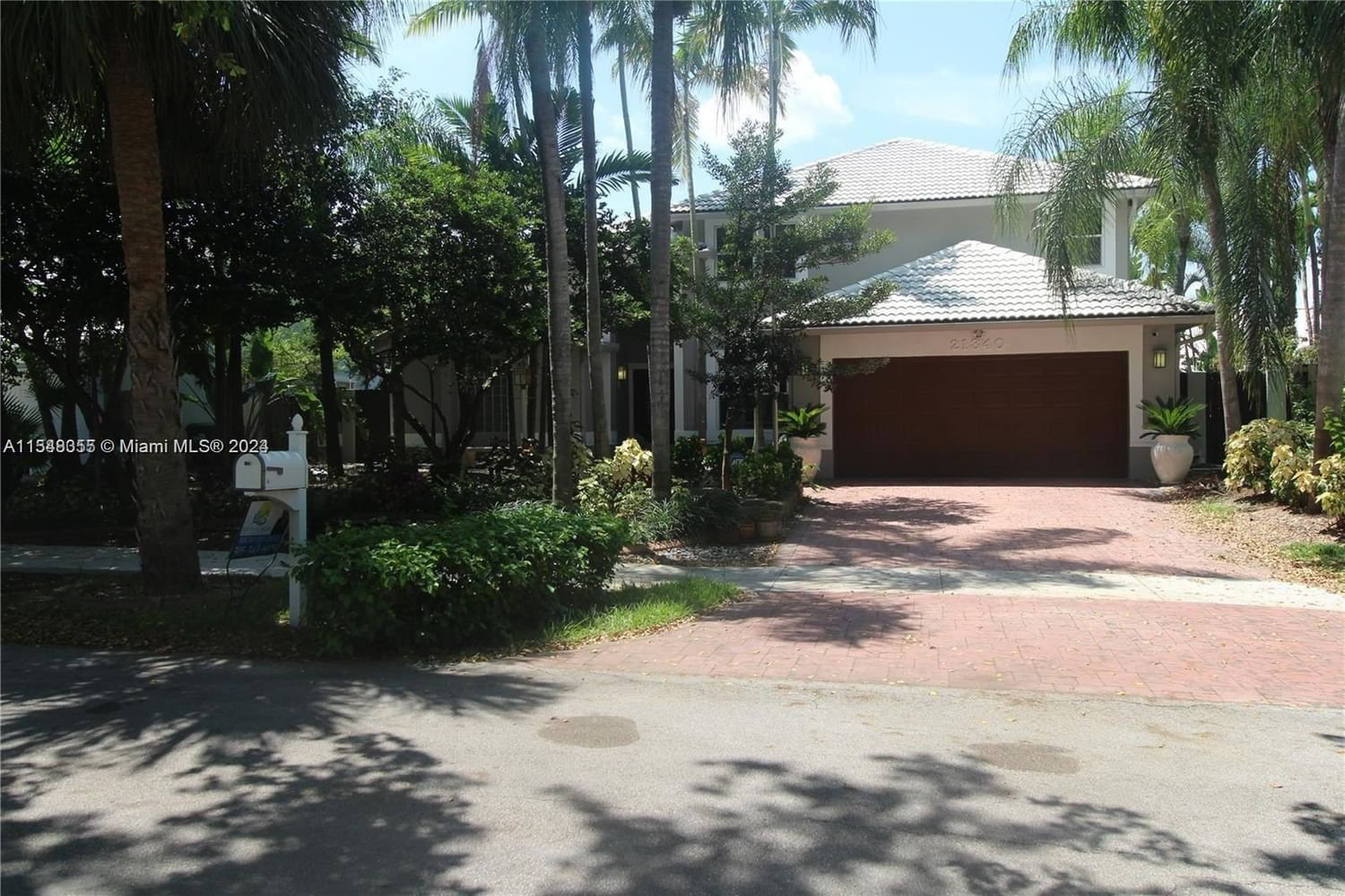 Real estate property located at 21340 94th Ave, Miami-Dade County, LAKES BY THE BAY SEC 7, Cutler Bay, FL