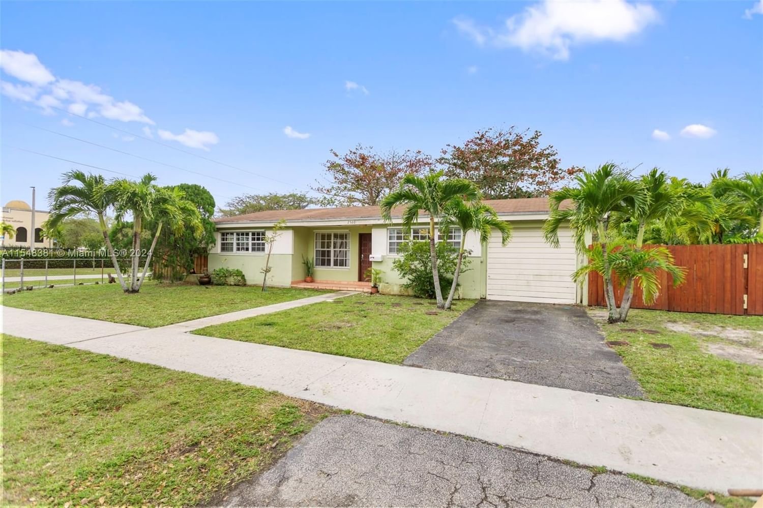 Real estate property located at 2560 207th Ter, Miami-Dade County, SUNSWEPT ISLE 1ST ADDN, Miami, FL