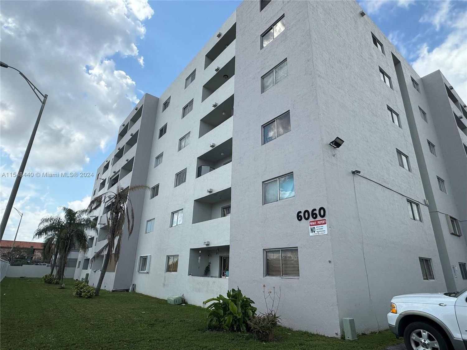 Real estate property located at 6060 21st Ct #508, Miami-Dade County, VALENCIA TOWERS CONDO, Hialeah, FL