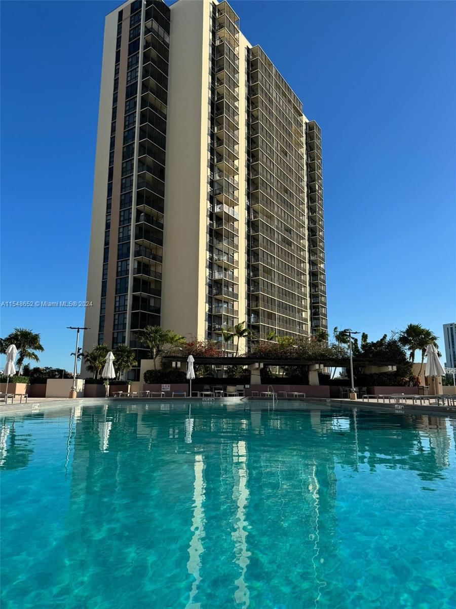 Real estate property located at 20379 Country Club Dr #2133, Miami-Dade, CORONADO CONDO- TOWER II, Aventura, FL