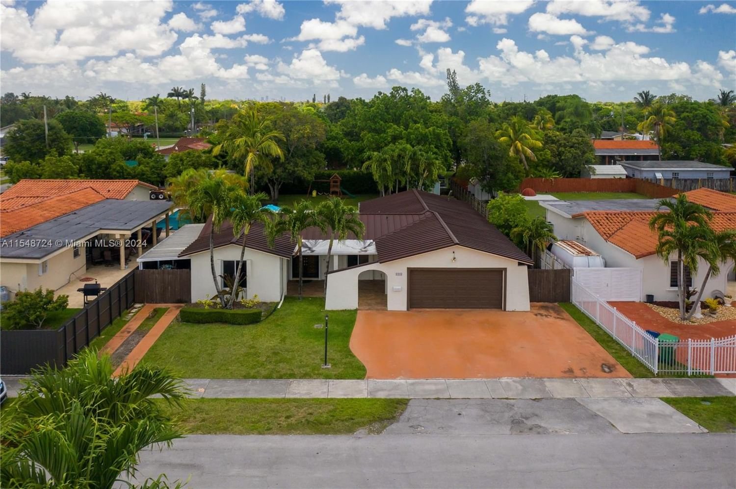Real estate property located at 3415 108th Ct, Miami-Dade County, INTAG GDNS 2ND ADDN, Miami, FL