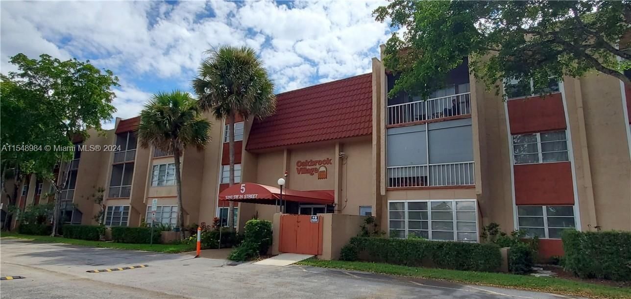 Real estate property located at 8240 24th St #5214, Broward County, OAKBROOK IV V VI VII COND, North Lauderdale, FL