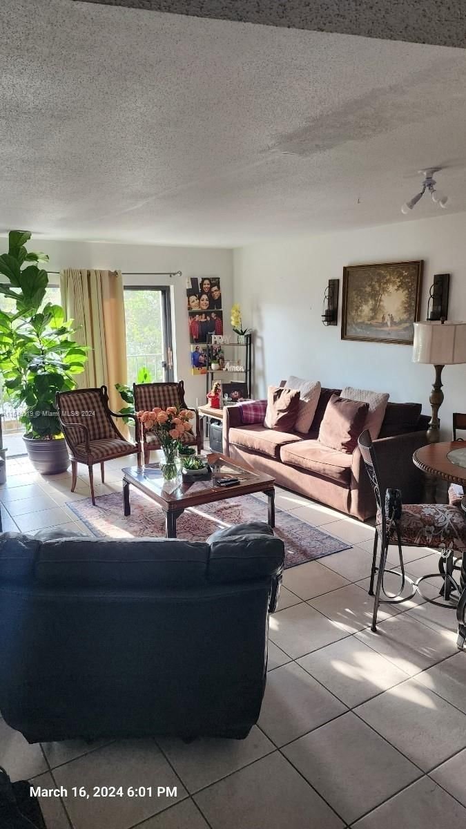 Real estate property located at 10431 Kendall Dr D213, Miami-Dade County, NOB HILL WEST CONDO, Miami, FL