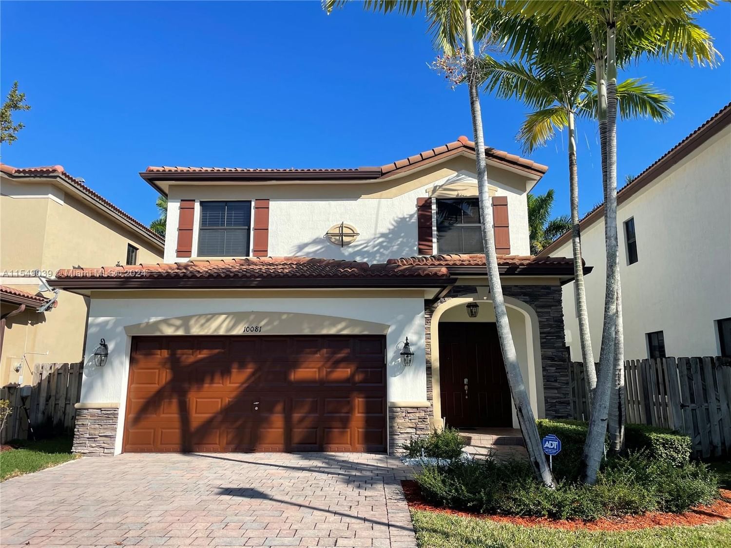 Real estate property located at 10081 87th Ter, Miami-Dade County, ISLES AT GRAND BAY, Doral, FL