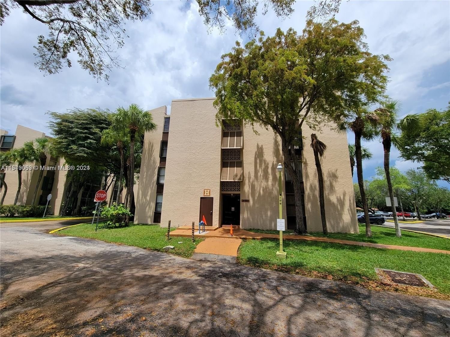 Real estate property located at 14501 Kendall Dr #412H, Miami-Dade County, PROMENADE AT KENDALE LAKE, Miami, FL