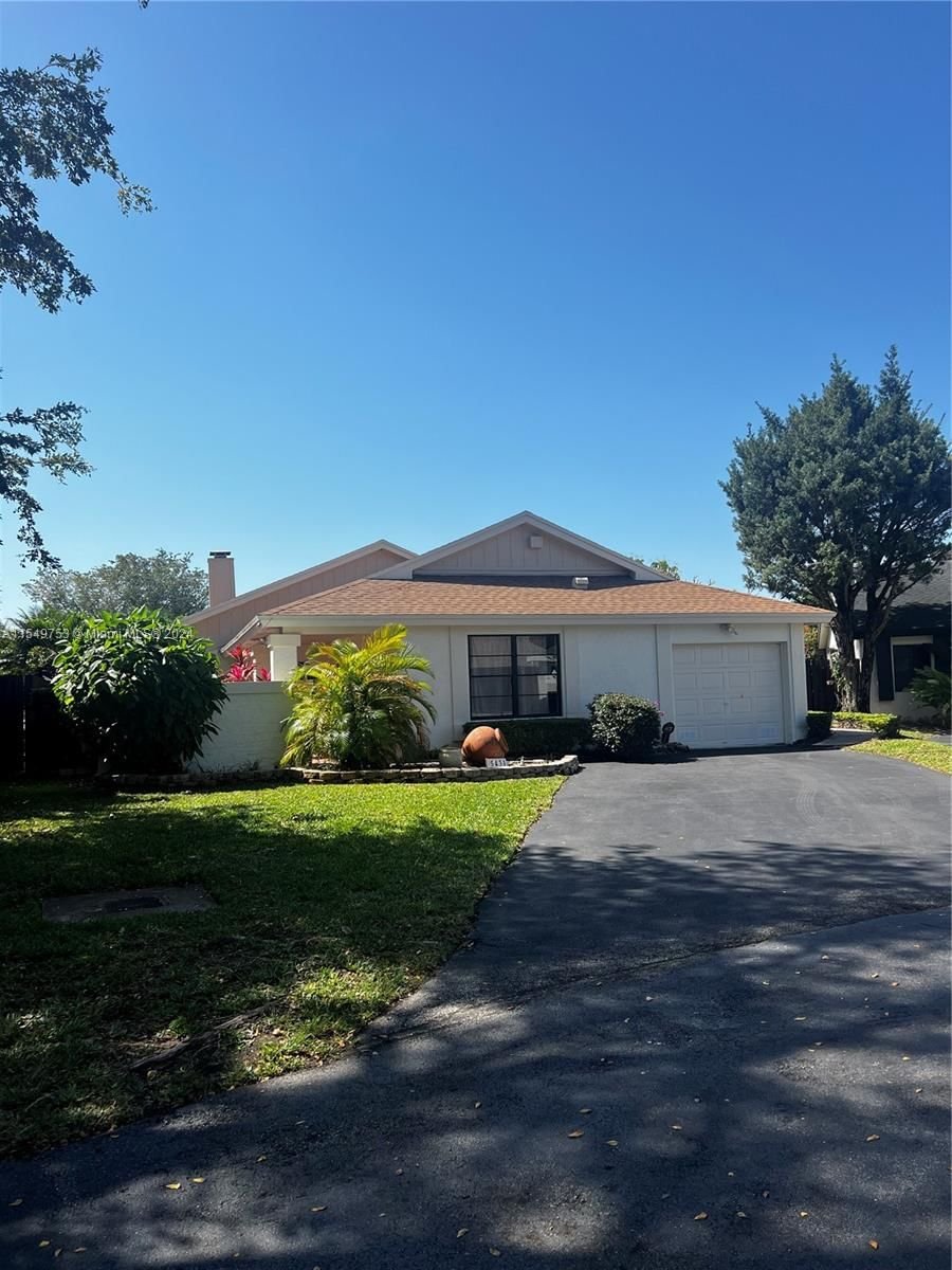 Real estate property located at 5431 152nd Place Cir, Miami-Dade County, LAKES OF THE MEADOW SEC 3, Miami, FL