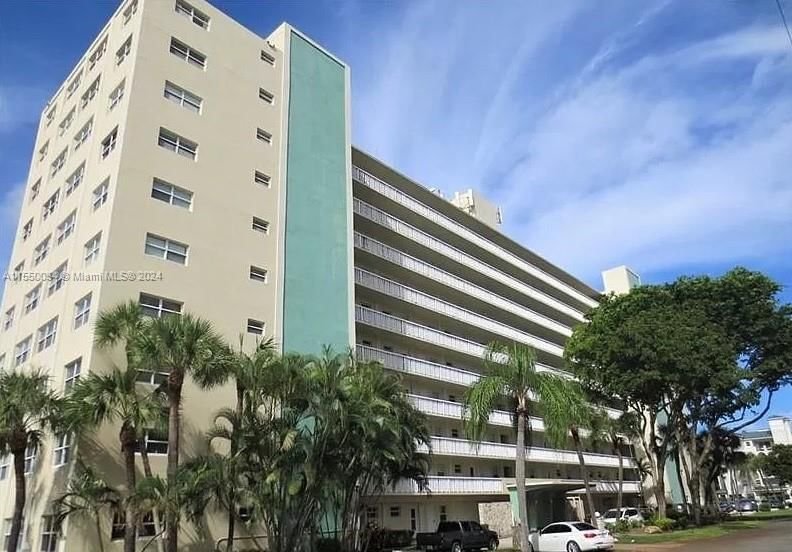 Real estate property located at 2555 11th St #303, Broward County, HORIZON HOUSE CONDO, Fort Lauderdale, FL