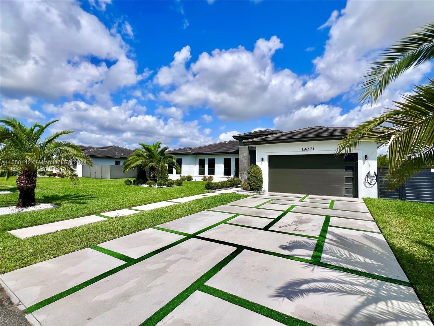 Real estate property located at 13221 230th St, Miami-Dade County, SOUTHERN COVE, Miami, FL