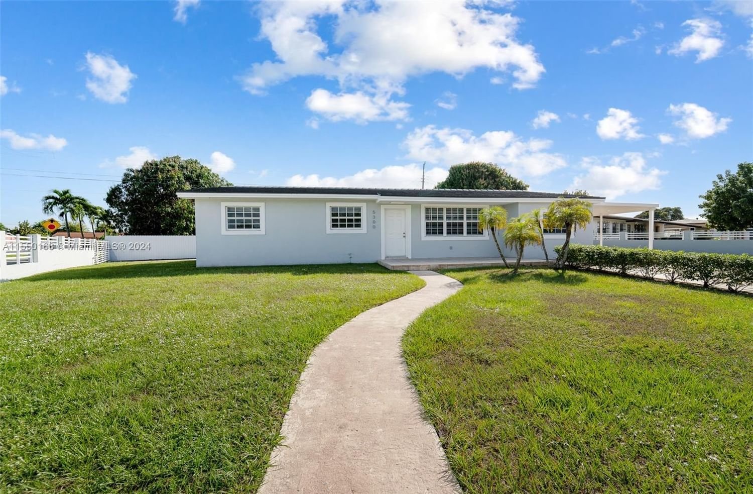 Real estate property located at 5300 183rd St, Miami-Dade County, CAROL CITY LAKE STEVEN ES, Miami Gardens, FL