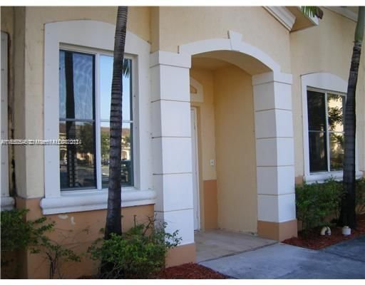 Real estate property located at 6940 177th St P105, Miami-Dade County, SHOMA VILLAS I AT COUNTRY, Hialeah, FL