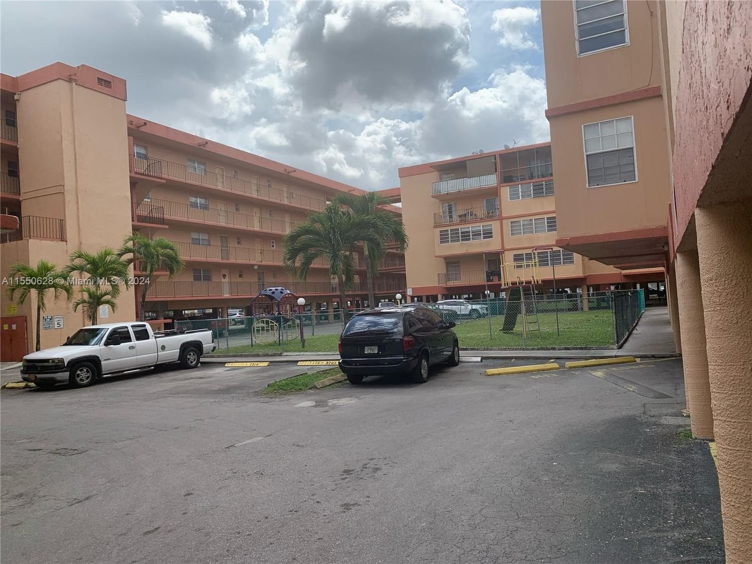Real estate property located at 1910 56th St #3417, Miami-Dade County, PALM-WEST GARDENS CONDO, Hialeah, FL