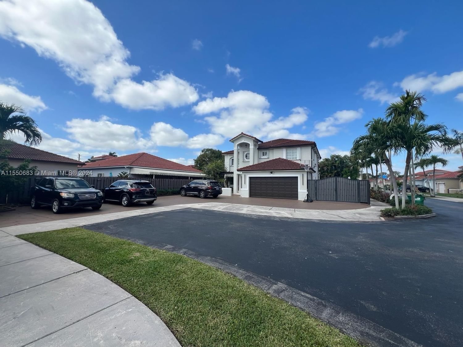 Real estate property located at 16252 55th St, Miami-Dade County, PELICANS POINT A T MILLER, Miami, FL