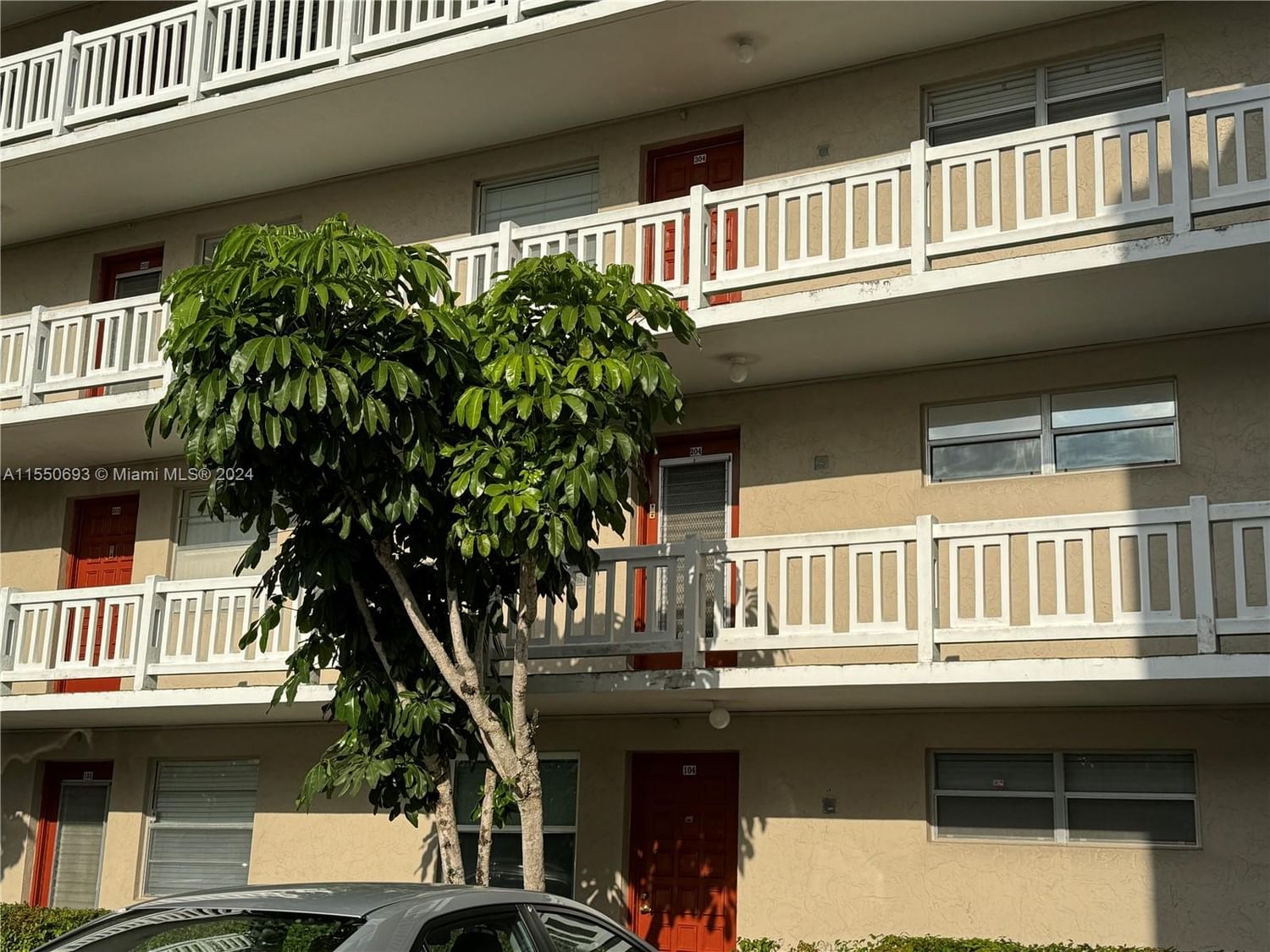 Real estate property located at 3776 Inverrary Blvd #204R, Broward, LAS VISTAS P-R IN INVERRA, Lauderhill, FL