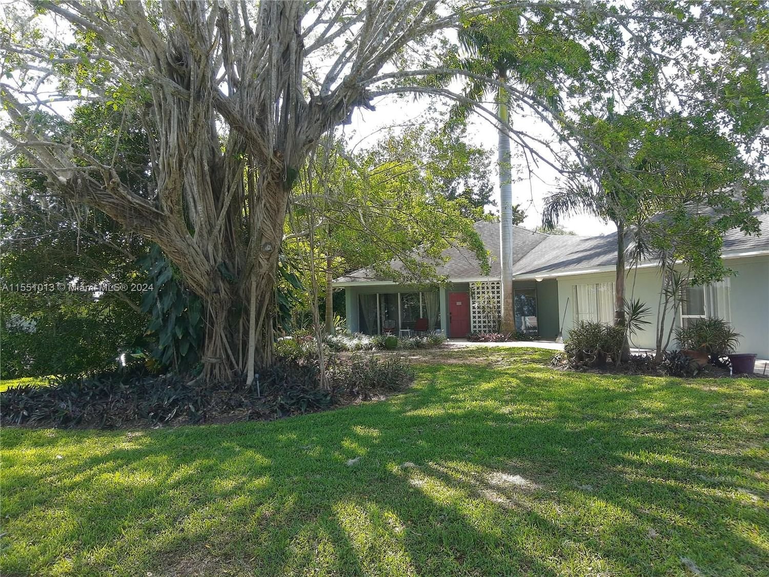 Real estate property located at 1044 Wyomi Drive, Other Florida County, Cook Wyomi, Other City - In The State Of Florida, FL