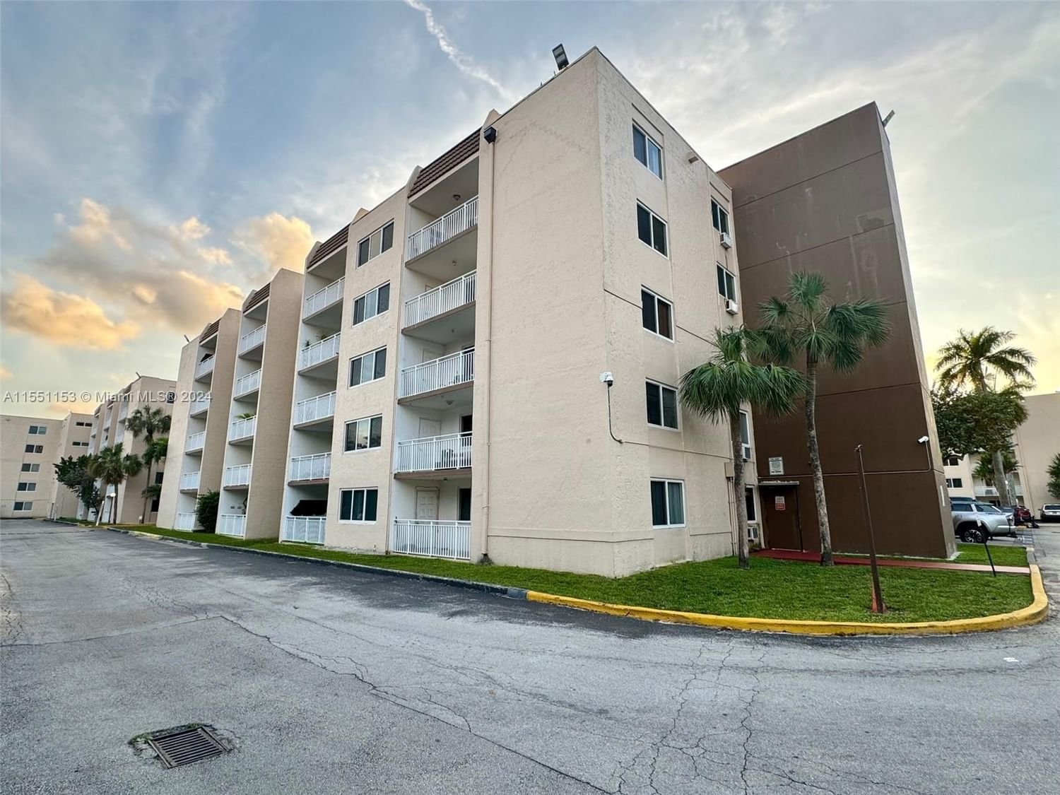 Real estate property located at 6930 Miami Gardens Dr #1-203, Miami-Dade County, CORAL GATE EAST CONDO, Hialeah, FL