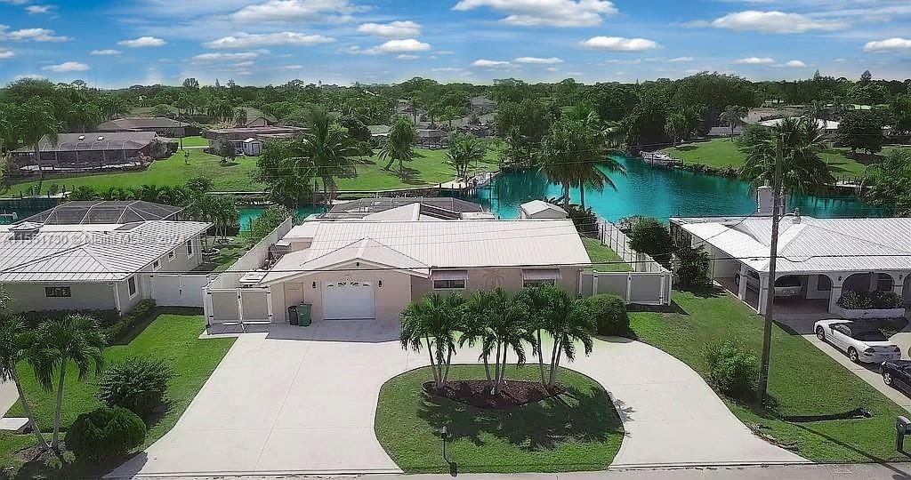 Real estate property located at 667 Calmoso Dr, St Lucie County, PORT ST LUCIE SECTION 6, Port St. Lucie, FL
