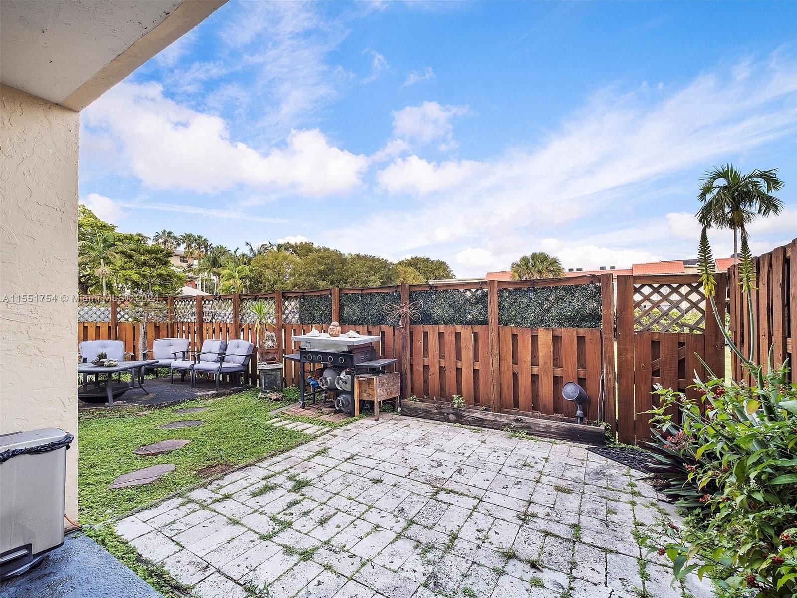 Real estate property located at 5201 Geneva Way #110, Miami-dade, Doral Gardens Ii Condo, Doral, FL