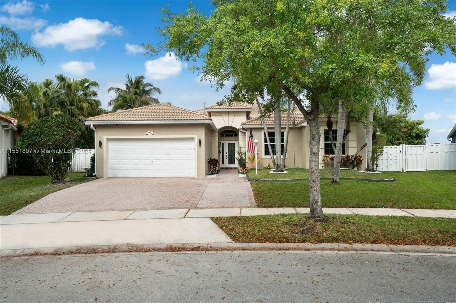 Real estate property located at 1092 139th Ter, Broward County, PHASE 5 - Heron Cay, Pembroke Pines, FL