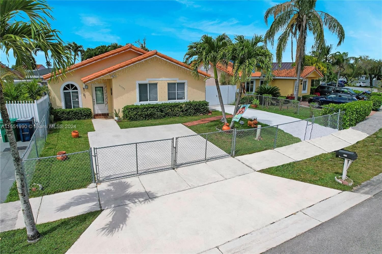 Real estate property located at 11957 210th St, Miami-Dade County, OAK RIDGE VILLAS SEC 1 RE, Miami, FL