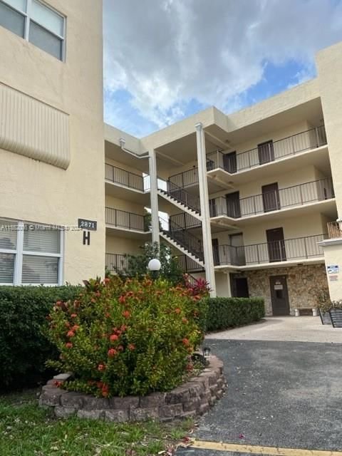 Real estate property located at 2871 Somerset Dr #218, Broward County, SOMERSET NO EIGHT CONDO, Lauderdale Lakes, FL