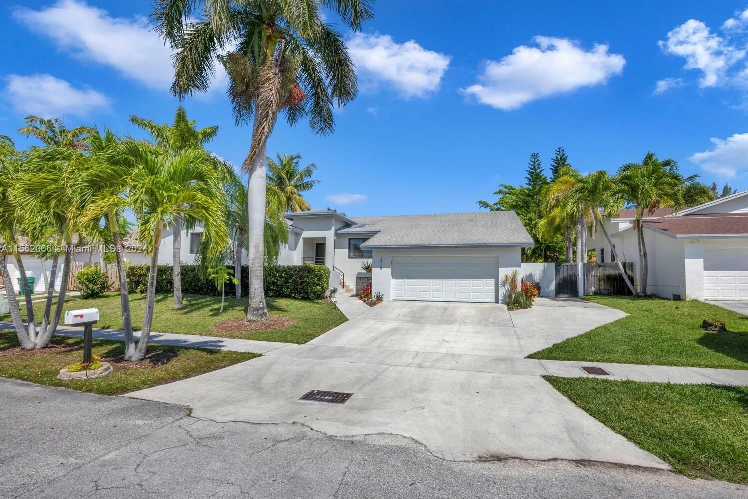 Real estate property located at 7915 201st Ter, Miami-Dade County, SAGA BAY SEC 1 PT 8, Cutler Bay, FL