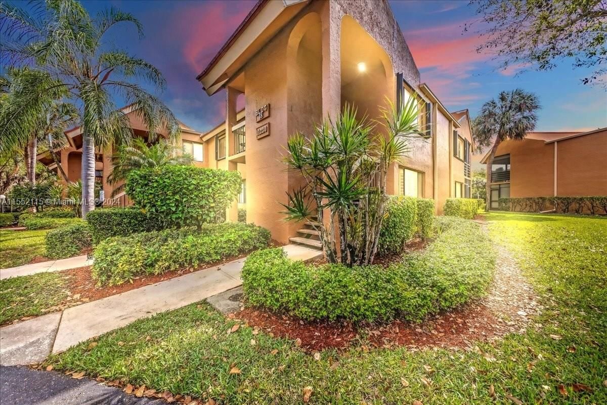Real estate property located at 11230 Green Lake Dr #204, Palm Beach County, GREEN LAKES CONDO 1 THRU, Boynton Beach, FL