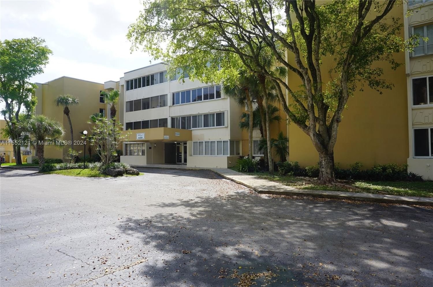 Real estate property located at 6841 147th Ave #1C, Miami-Dade County, SOVEREIGNS CONDO, Miami, FL