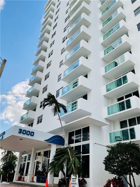 Real estate property located at 3000 Ocean Dr #312, Broward County, RESIDENCES ON HOLLYWOOD B, Hollywood, FL