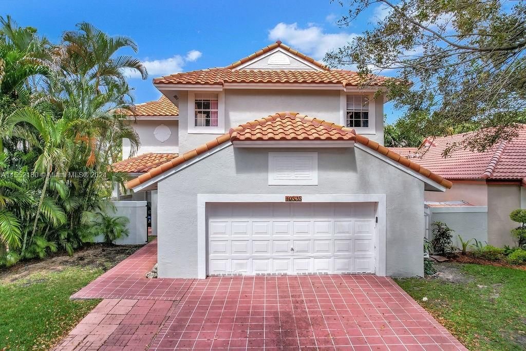 Real estate property located at 10525 43rd Ter, Miami-Dade County, DORAL DUNES, Doral, FL