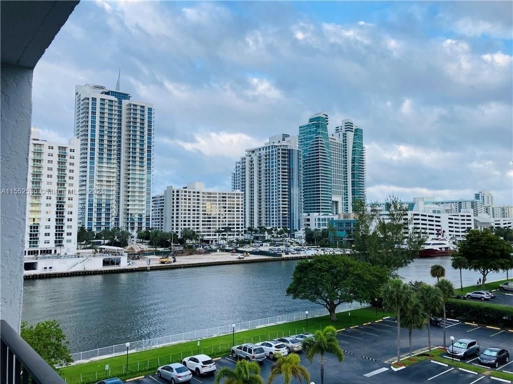 Real estate property located at 800 Parkview Dr #616, Broward County, OCEANVIEW PARK CONDO, Hallandale Beach, FL
