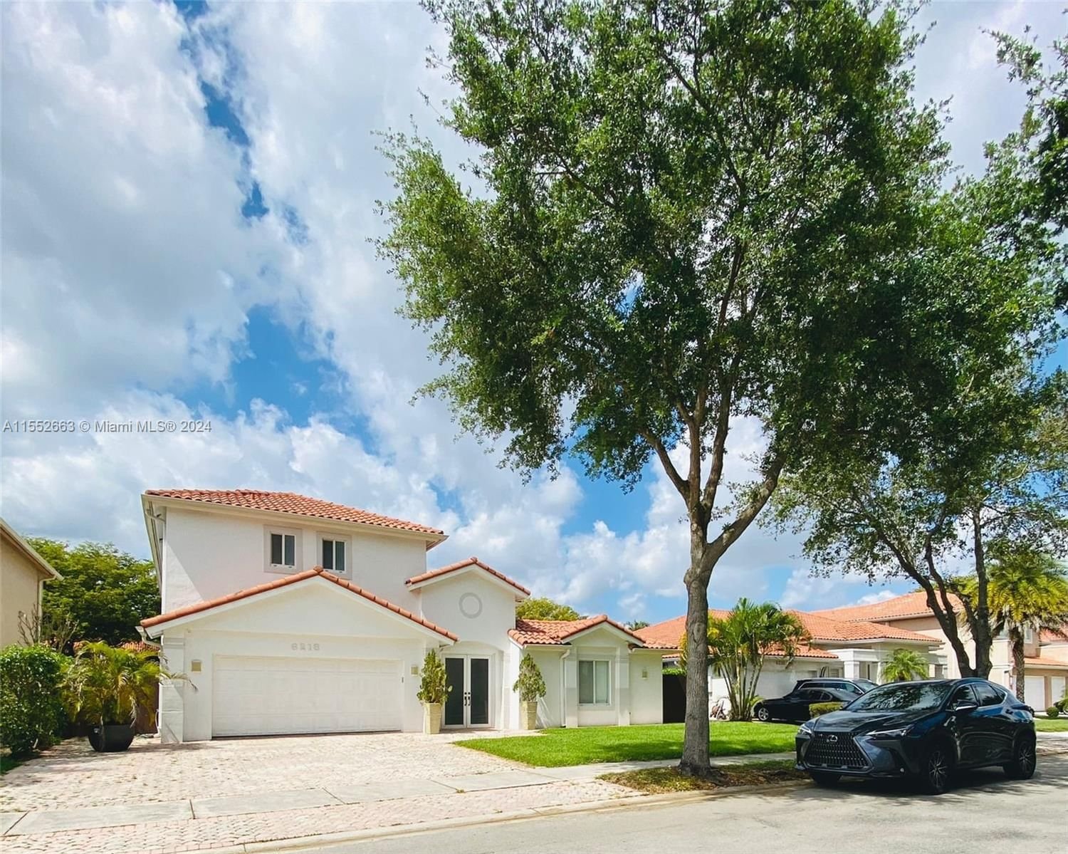 Real estate property located at 6218 113th Pl, Miami-Dade County, DORAL ISLES RIVIERA, Doral, FL