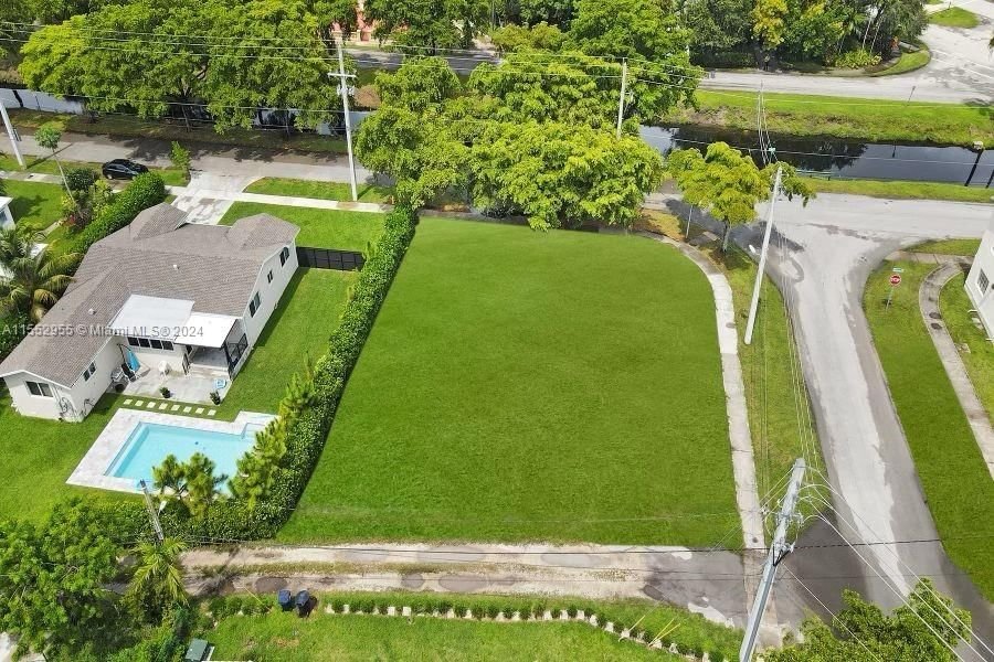 Real estate property located at 425 Esplanade Dr, Miami-Dade County, MIAMI SPRINGS BAPTIST CHU, Miami Springs, FL
