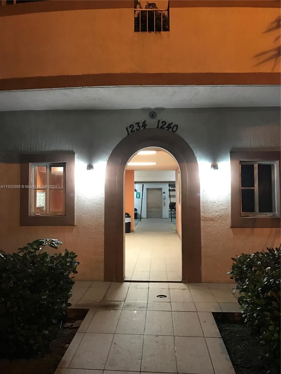 Real estate property located at 1234 4th St #309, Miami-Dade County, SUNSHINE MIAMI CONDO, Miami, FL