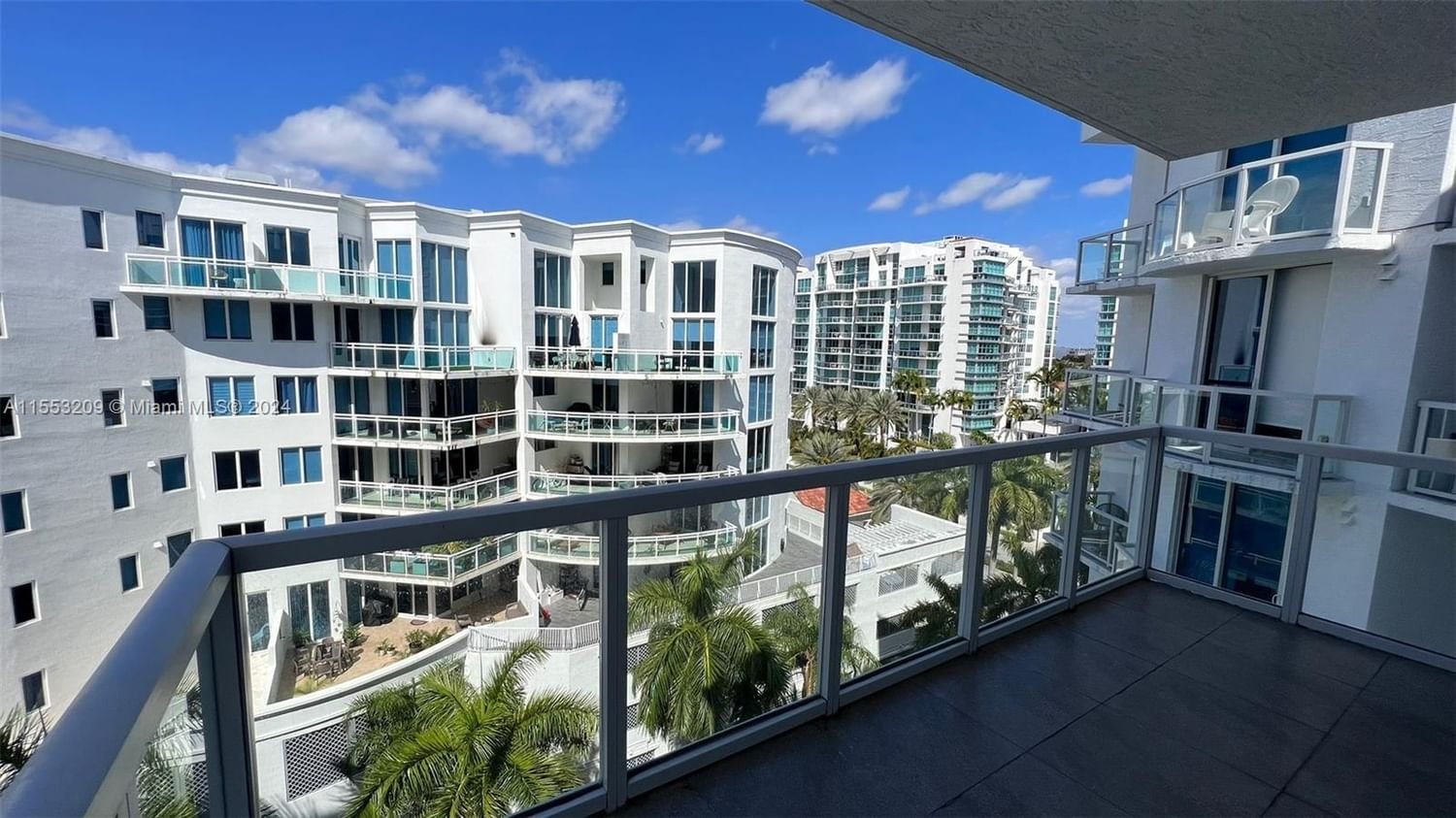 Real estate property located at 3030 188th St #606, Miami-Dade County, 3030 AVENTURA CONDO, Aventura, FL