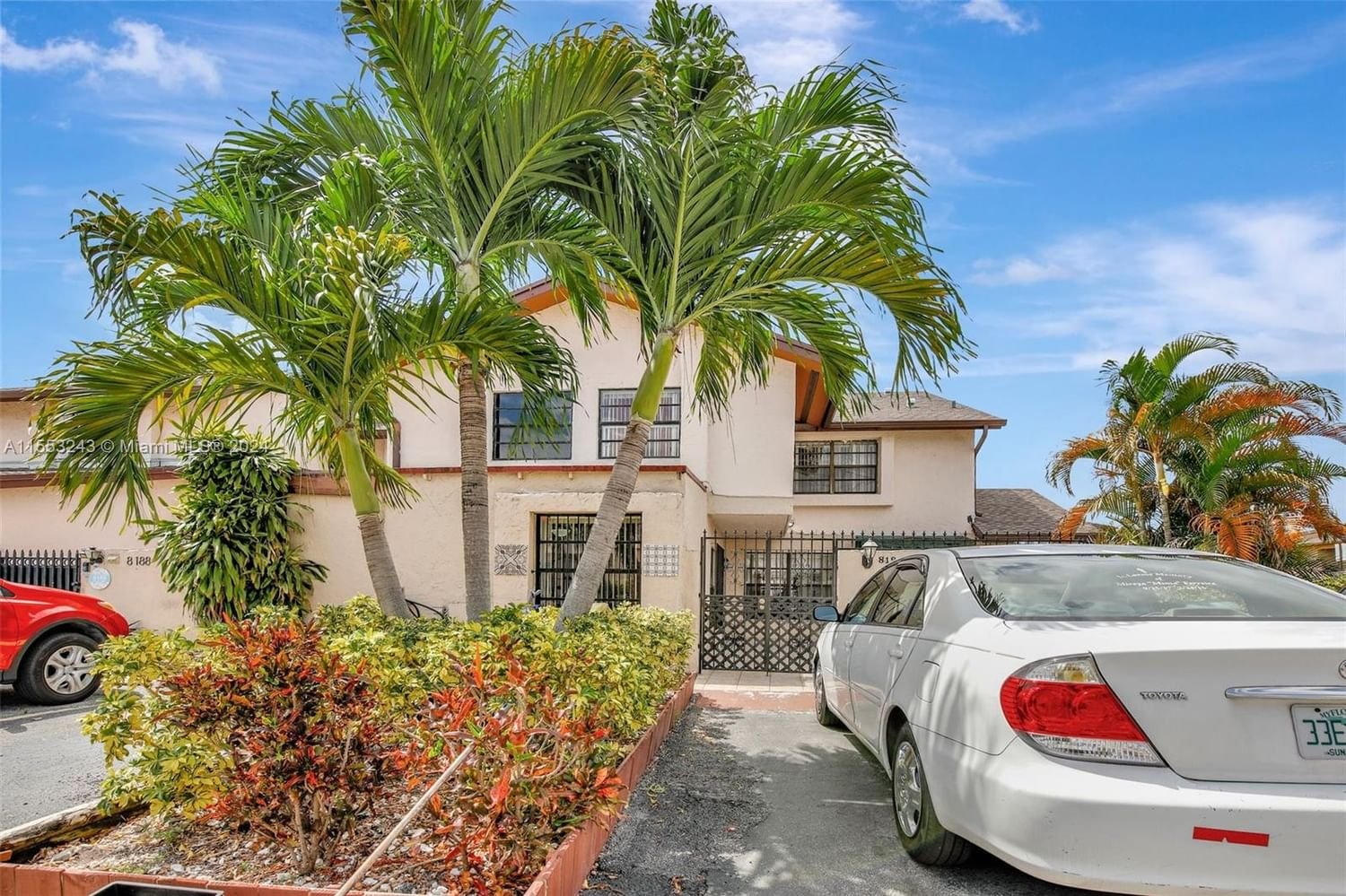 Real estate property located at 8190 98th Ln #121, Miami-Dade County, VILLAS AT SAMARI LAKE COND, Hialeah Gardens, FL