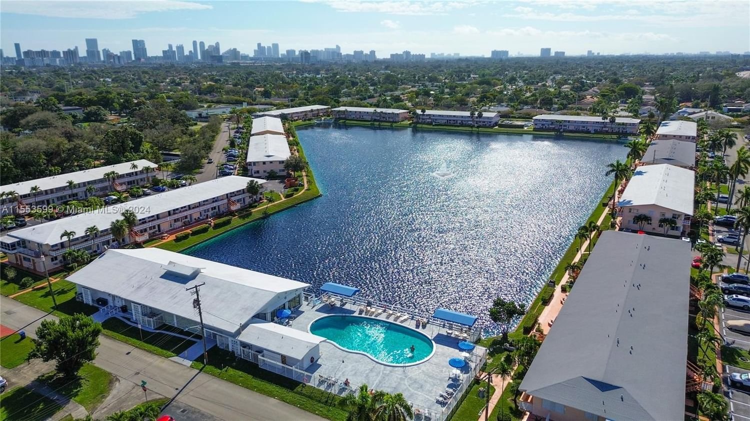 Real estate property located at 900 10th Ter #11S, Broward County, ROLEN LAKE GARDENS CO-OP, Hallandale Beach, FL