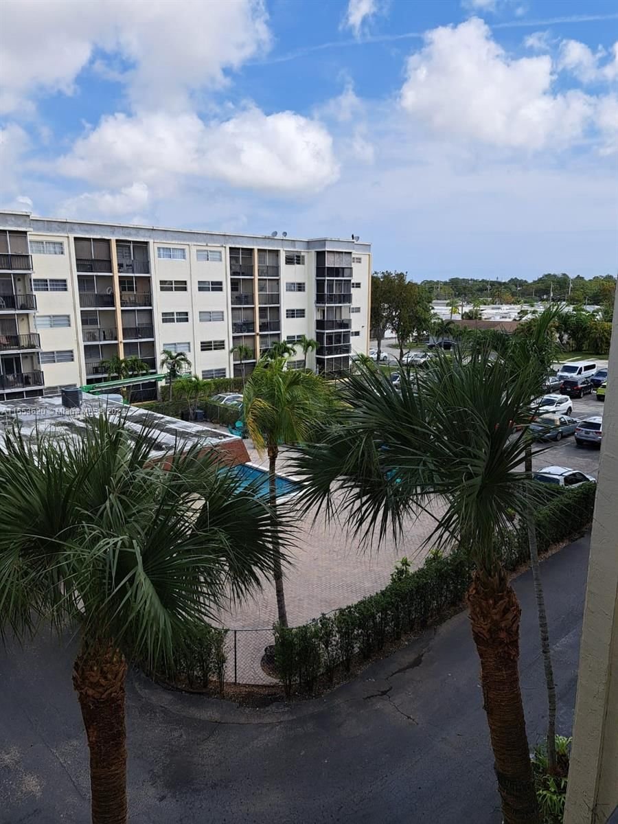 Real estate property located at 220 9th Ave #521, Broward County, PARKSIDE TOWERS CONDO, Hallandale Beach, FL