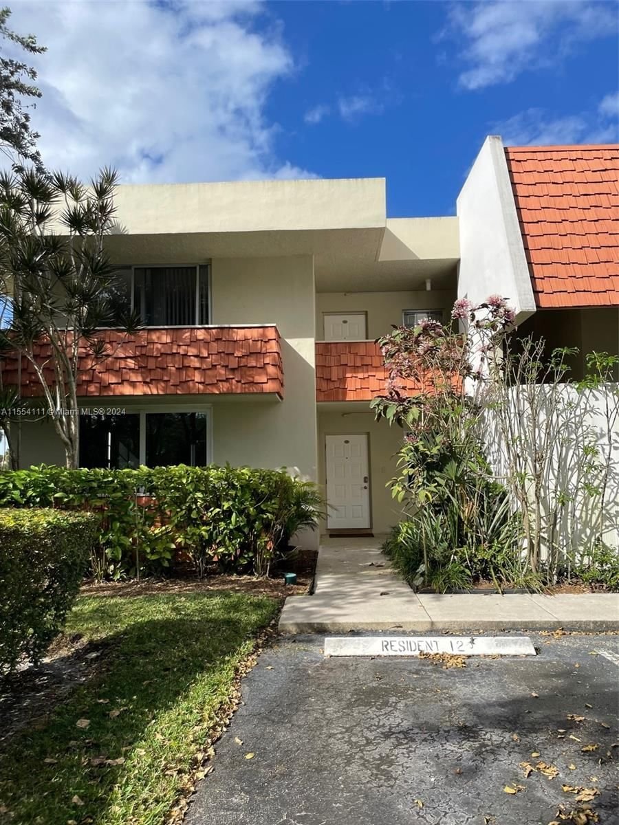 Real estate property located at 907 Cypress Ter #206, Broward County, NO 97 PALM-AIRE COUNTRY C, Pompano Beach, FL