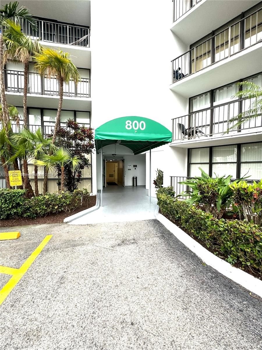 Real estate property located at 800 Parkview Dr #502, Broward County, OCEANVIEW PARK CONDO, Hallandale Beach, FL