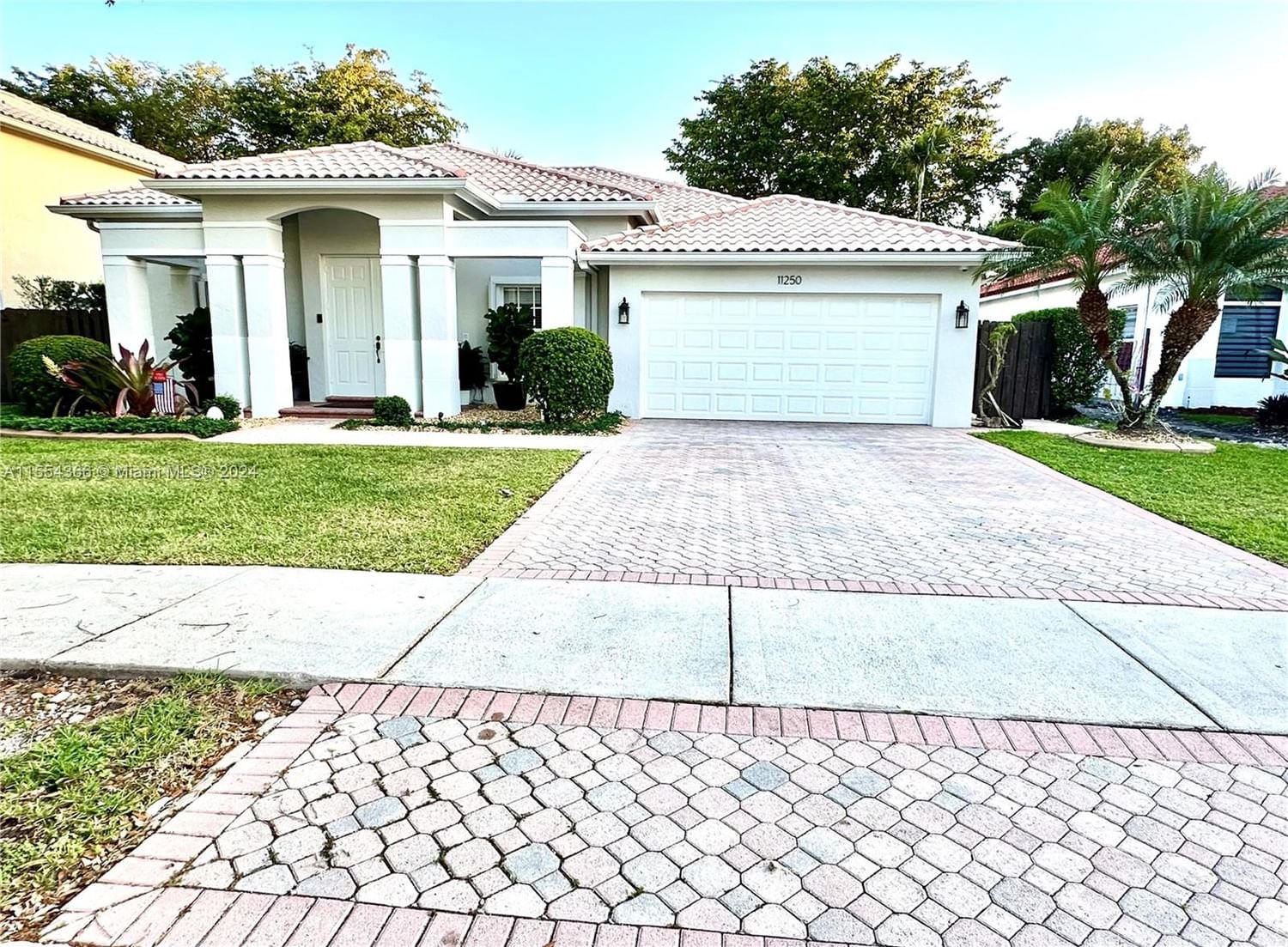 Real estate property located at 11250 61st St, Miami-Dade County, DORAL ISLES RIVIERA, Doral, FL