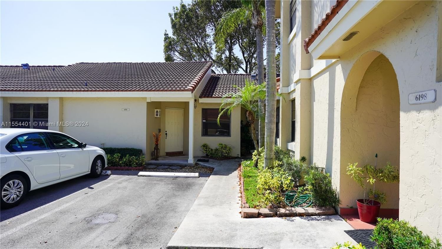 Real estate property located at 6194 170th Ln #6194, Miami-Dade County, VILLA HOMES AT THE MOORS, Hialeah, FL