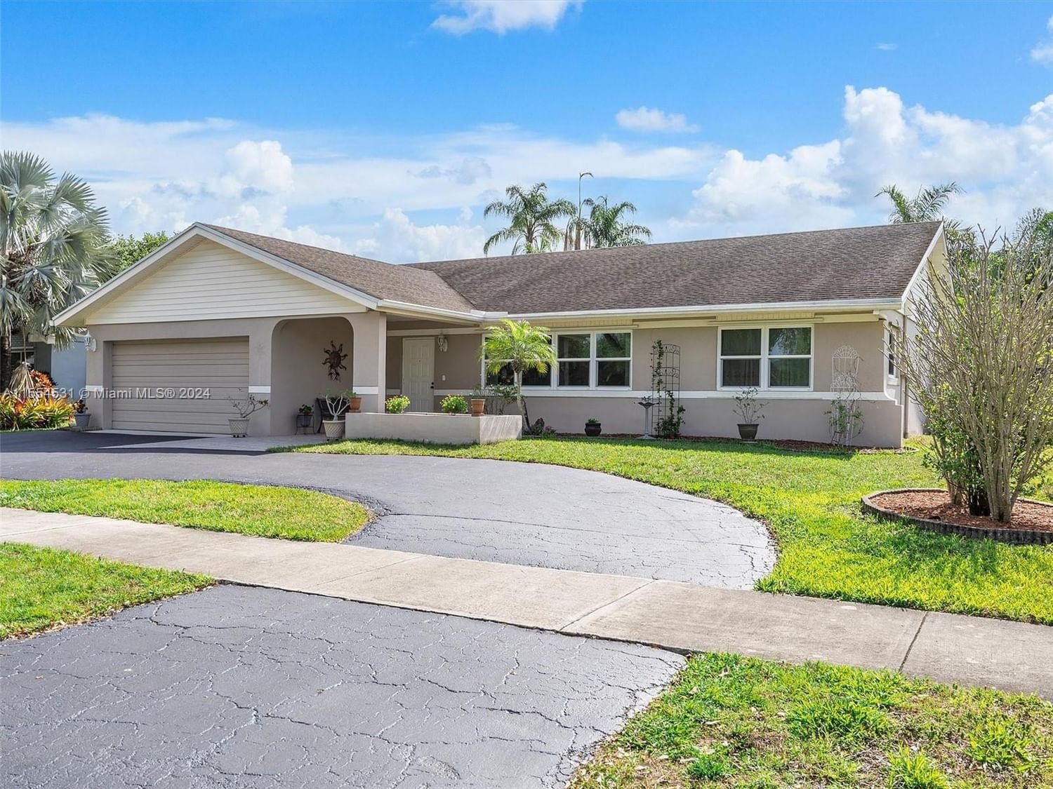 Real estate property located at 5712 118th Ave, Broward County, FLAMINGO GARDENS-LIVE OAK, Cooper City, FL
