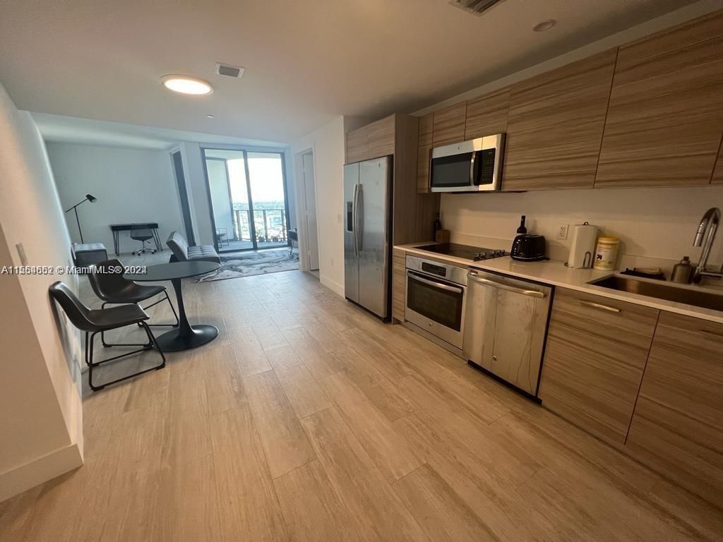 Real estate property located at 121 34th St #2014, Miami-Dade, 3401 MIDTOWN CONDO, Miami, FL