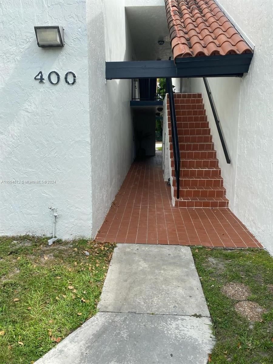 Real estate property located at 400 Park Dr #107, Miami-Dade County, WEST LAKE VILLAGE II COND, Miami, FL