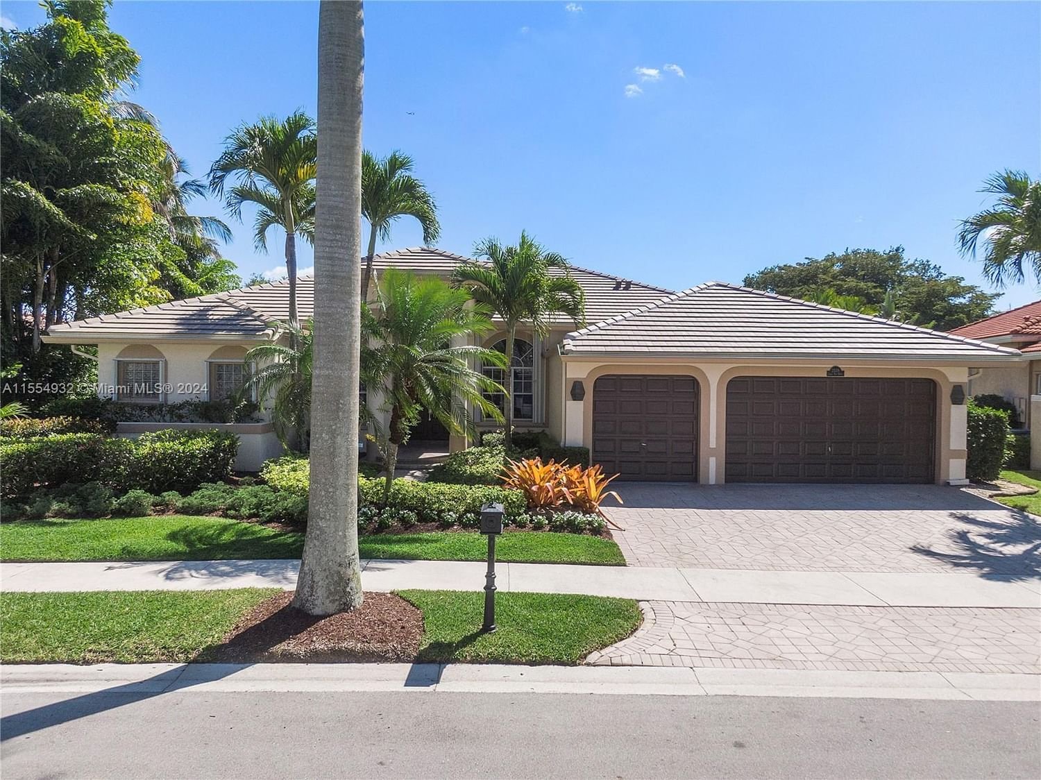 Real estate property located at 2539 Eagle Run Dr, Broward County, Weston Hills Country Club, Weston, FL